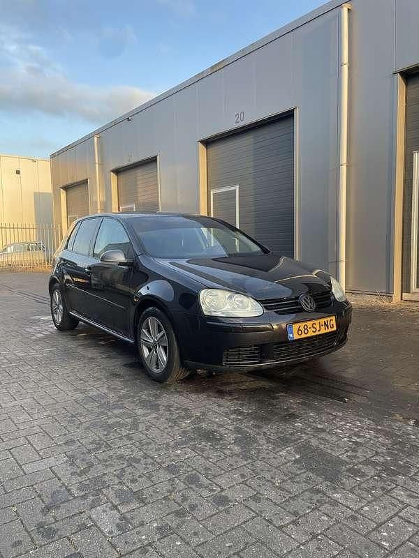 Zwart Gebruikt 2006 VW Golf V Hatchback | € 1.499 (Super prijs) - Afbeelding 1/4