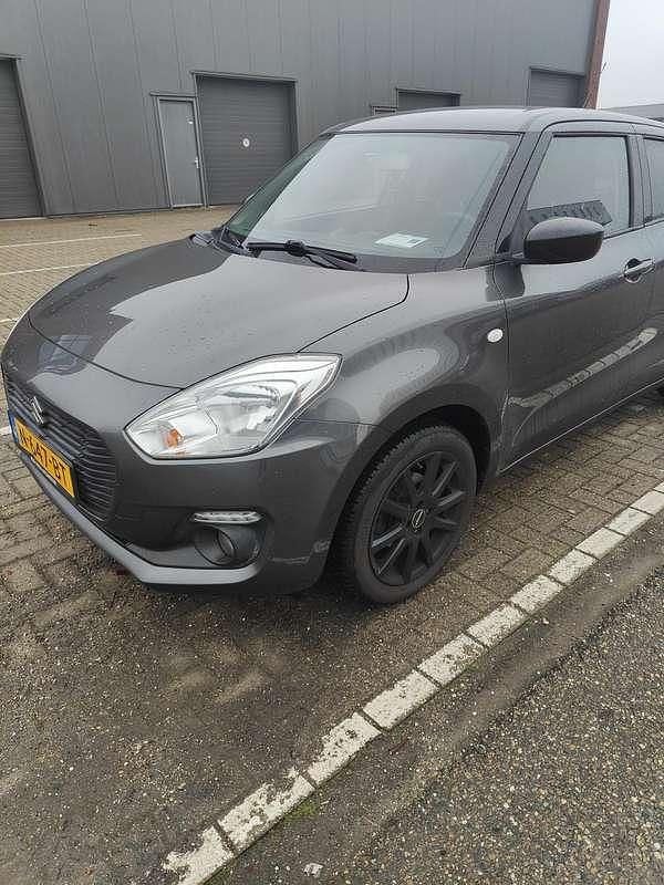 Grijs Occasion 2017 Suzuki Swift Comfort Hatchback | € 10.067 (Goede deal) - Afbeelding 1/4