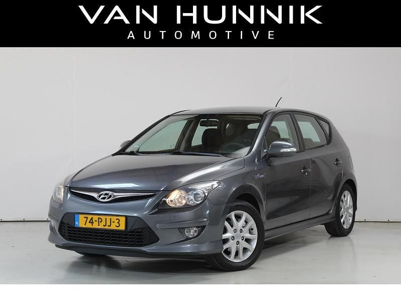 Grijs Gebruikt 2011 Hyundai i30 Hatchback | € 2.450 (Eerlijke prijs) - Afbeelding 1/4