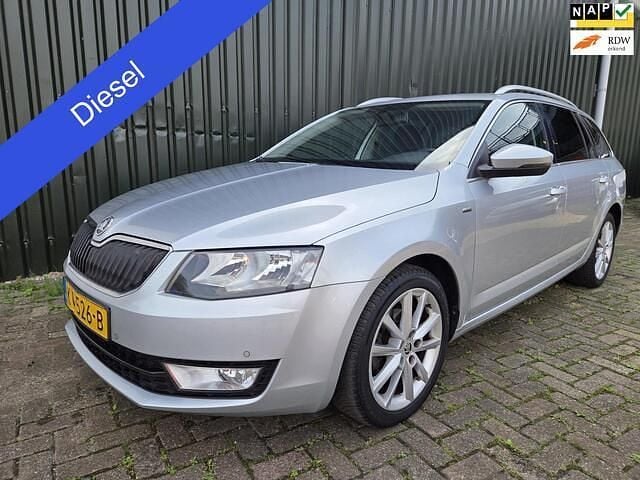 Zilver, metallic lak Gebruikt 2016 Skoda Octavia Business Line Stationwagen | € 6.990 (Goede deal) - Afbeelding 1/4
