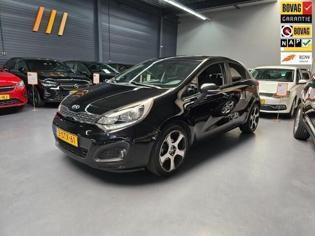 Zwart Gebruikt 2013 Kia Rio Hatchback | € 8.350 (Eerlijke prijs) - Afbeelding 1/4