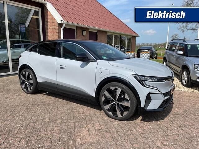 Grijs Gebruikt 2022 Renault Mégane Techno Hatchback | € 27.950 (Eerlijke prijs) - Afbeelding 1/4