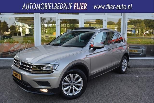 Grijs Gebruikt 2018 VW Tiguan Exclusive SUV | € 23.850 (Goede deal) - Afbeelding 1/4