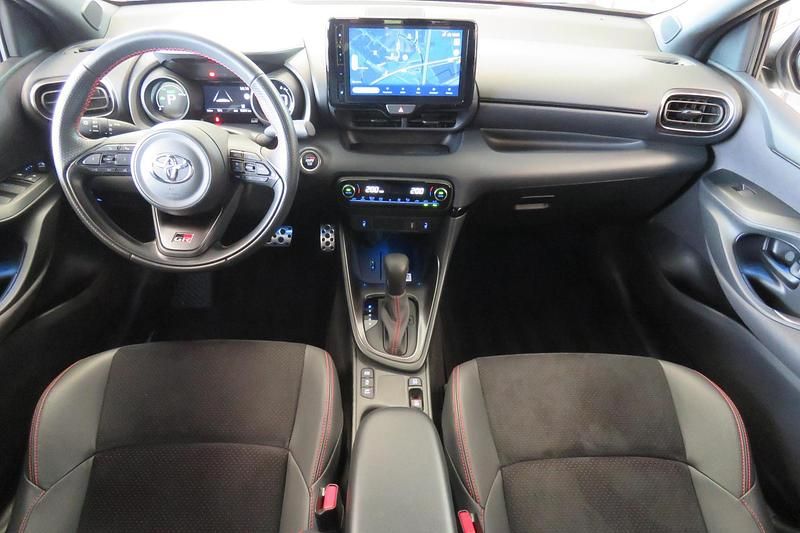 Occasion Toyota Yaris Hybrid Sport 116 PK (85 kW) 2023 Grijs Hatchback