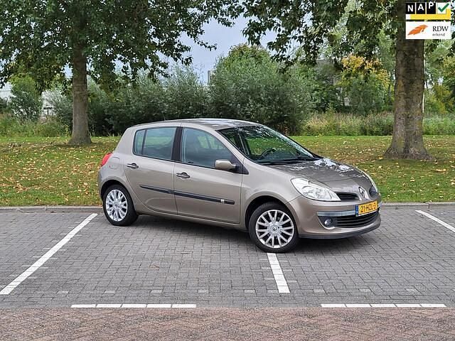 Beige Gebruikt 2009 Renault Clio R.S. Collection Hatchback | € 2.250 (Eerlijke prijs) - Afbeelding 1/4