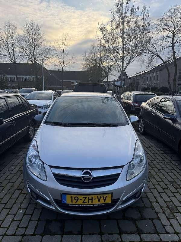 Zilver Occasion 2008 Opel Corsa Hatchback | € 2.000 (Super prijs) - Afbeelding 1/4