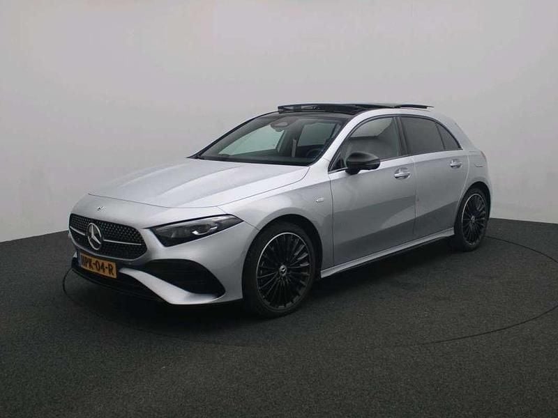Occasion Mercedes A250 AMG 163 PK (119 kW) 2025 Zilver Hatchback