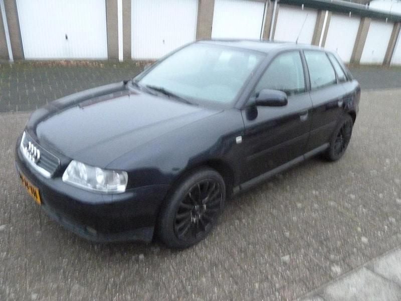Blauw Occasion 2002 Audi A3 Attraction Hatchback | € 950 (Eerlijke prijs) - Afbeelding 1/4