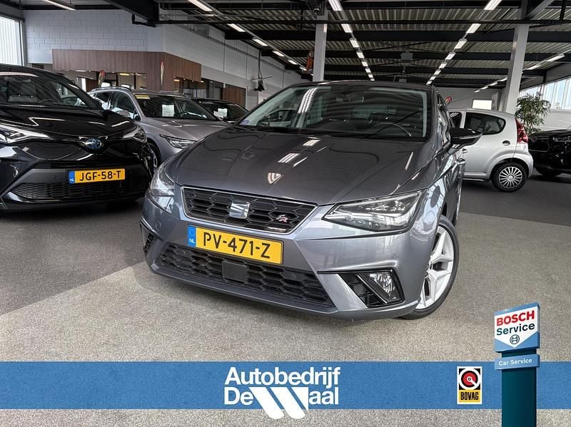 Grijs, metallic lak Gebruikt 2017 Seat Ibiza Business Hatchback | € 12.250 (Iets duurder) - Afbeelding 1/4