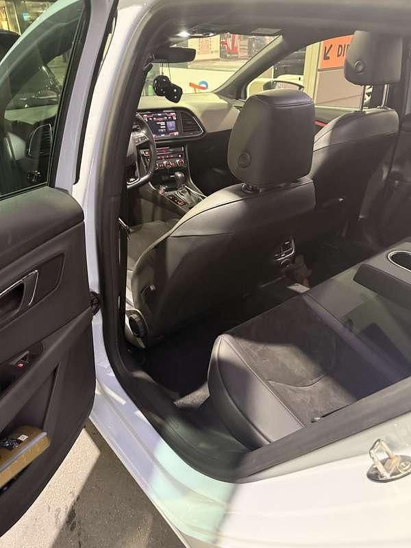 Grijs Gebruikt 2020 Seat Leon FR Stationwagen | € 19.000 (Goede deal) - Afbeelding 1/4