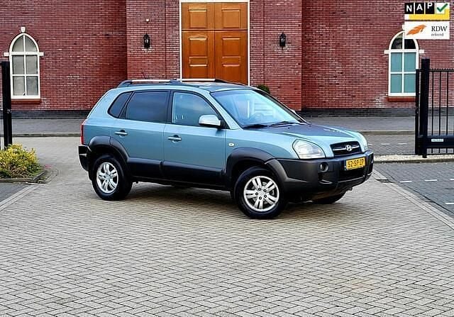 Grijs Occasion 2006 Hyundai Tucson Dynamiq SUV | € 2.899 (Eerlijke prijs) - Afbeelding 1/4