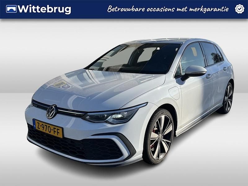 Wit (metallic) Occasion 2020 VW Golf VII GTE Hatchback | € 23.450 (Iets duurder) - Afbeelding 1/2