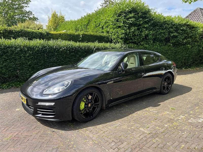Zwart Occasion 2013 Porsche Panamera Hatchback | € 23.950 (Eerlijke prijs) - Afbeelding 1/4