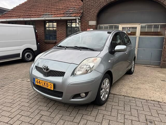 Grijs Gebruikt 2009 Toyota Yaris Hatchback | € 6.450 (Eerlijke prijs) - Afbeelding 1/4