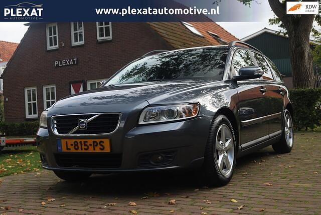Grijs Gebruikt 2009 Volvo V50 Stationwagen | € 5.945 (Iets duurder) - Afbeelding 1/4