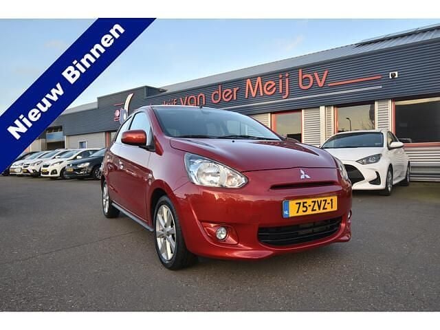 Rood (metallic) Gebruikt 2013 Mitsubishi Space Star Intense+ Hatchback | € 5.400 (Eerlijke prijs) - Afbeelding 1/4