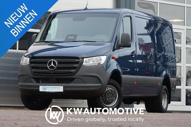 Blauw Nieuw 2025 Mercedes Sprinter Van | € 56.997 (Super prijs) - Afbeelding 1/3