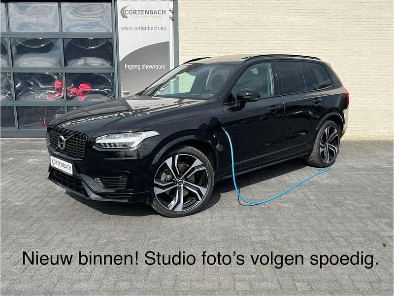 Zwart Gebruikt 2022 Volvo XC90 Plus SUV | € 64.990 (Iets duurder) - Afbeelding 1/4