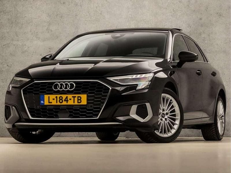 Zwart Gebruikt 2021 Audi A3 Sportback e-tron Sport Sedan | € 19.945 (Eerlijke prijs) - Afbeelding 1/4
