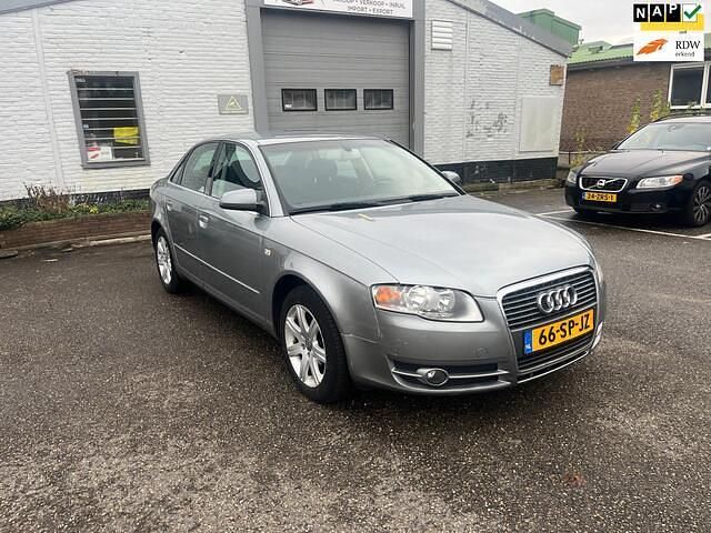 Grijs (metallic) Gebruikt 2006 Audi A4 Proline Sedan | € 3.999 (Eerlijke prijs) - Afbeelding 1/4