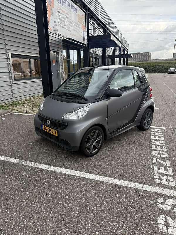 Zwart Gebruikt 2013 Smart ForTwo Coupé Pure Coupé | € 3.999 (Eerlijke prijs) - Afbeelding 1/4