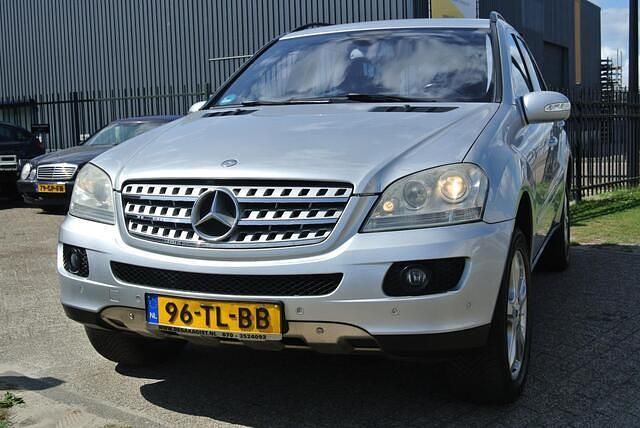 Occasion Mercedes 500 306 PK (225 kW) 2006 Grijs SUV