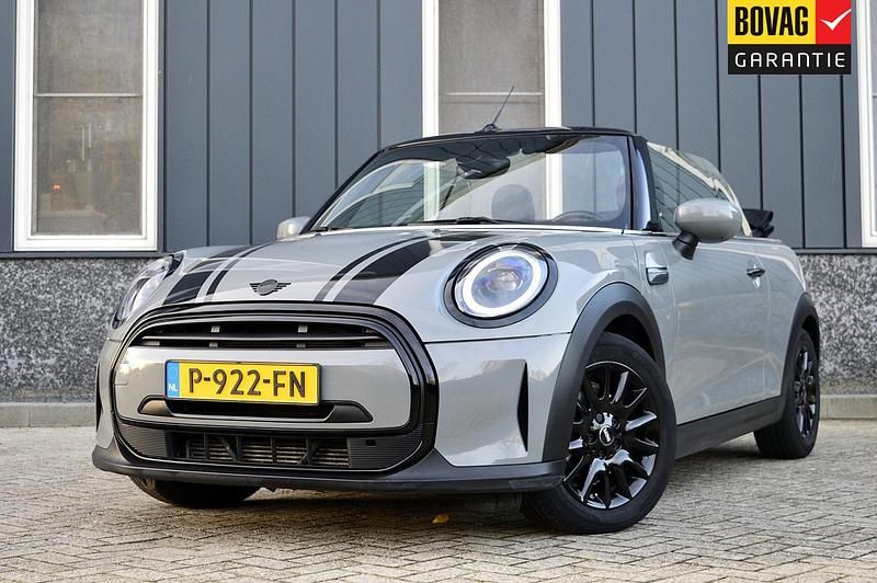 Grijs Gebruikt 2022 Mini ONE Essential Hatchback | € 24.950 (Duur) - Afbeelding 1/4