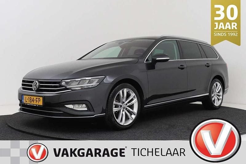 Zwart Gebruikt 2020 VW Passat Highline Stationwagen | € 19.899 (Goede deal) - Afbeelding 1/3