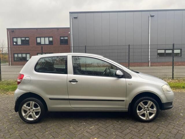 Occasion VW Fox Trendline 54 PK (39 kW) 2006 Grijs Hatchback