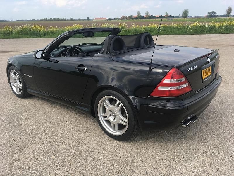 Zwart (metallic) Gebruikt 2001 Mercedes SLK32 AMG AMG Cabriolet | € 22.950 - Afbeelding 1/4
