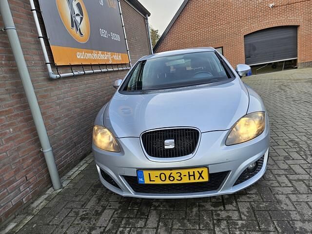 Occasion Seat Leon Reference 105 PK (77 kW) 2012 Grijs (metallic) Hatchback