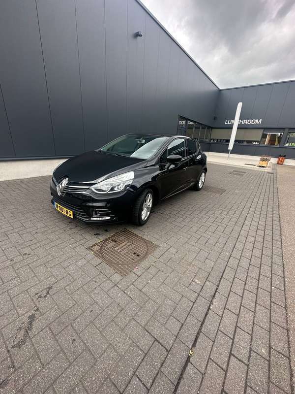 Zwart Gebruikt 2018 Renault Clio IV Intens Hatchback | € 9.250 (Eerlijke prijs) - Afbeelding 1/4