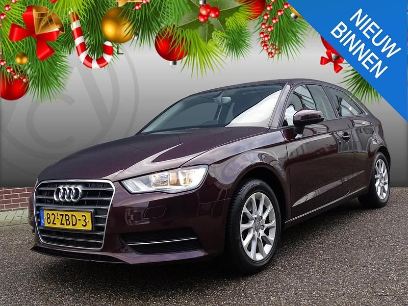 Rood Gebruikt 2012 Audi A3 Attraction Hatchback | € 9.995 (Goede deal) - Afbeelding 1/4