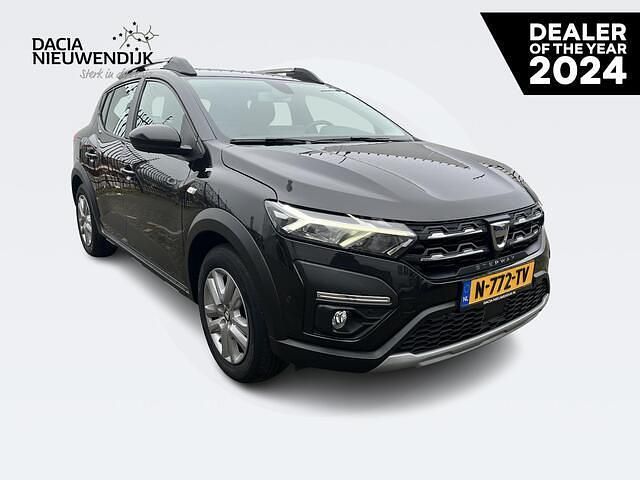 Zwart Gebruikt 2021 Dacia Sandero Essentiel Hatchback | € 15.895 (Iets duurder) - Afbeelding 1/4