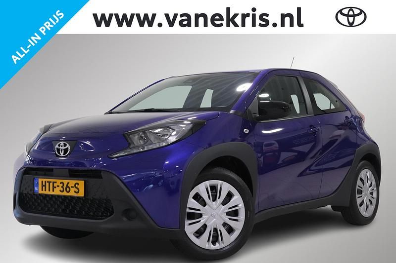 Blauw Gebruikt 2025 Toyota Aygo Play Hatchback | € 19.999 (Iets duurder) - Afbeelding 1/4