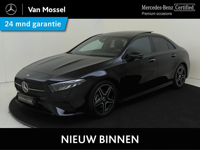 Zwart Gebruikt 2025 Mercedes A180 AMG line Sedan | € 40.945 (Duur) - Afbeelding 1/4