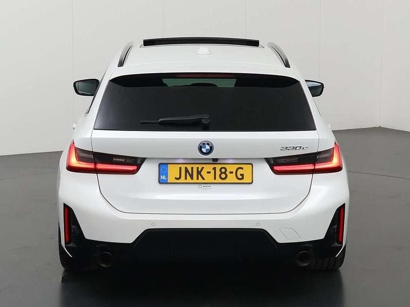 Occasion BMW 330e Comfort Edition 292 PK (214 kW) 2023 Wit (metallic) Stationwagen