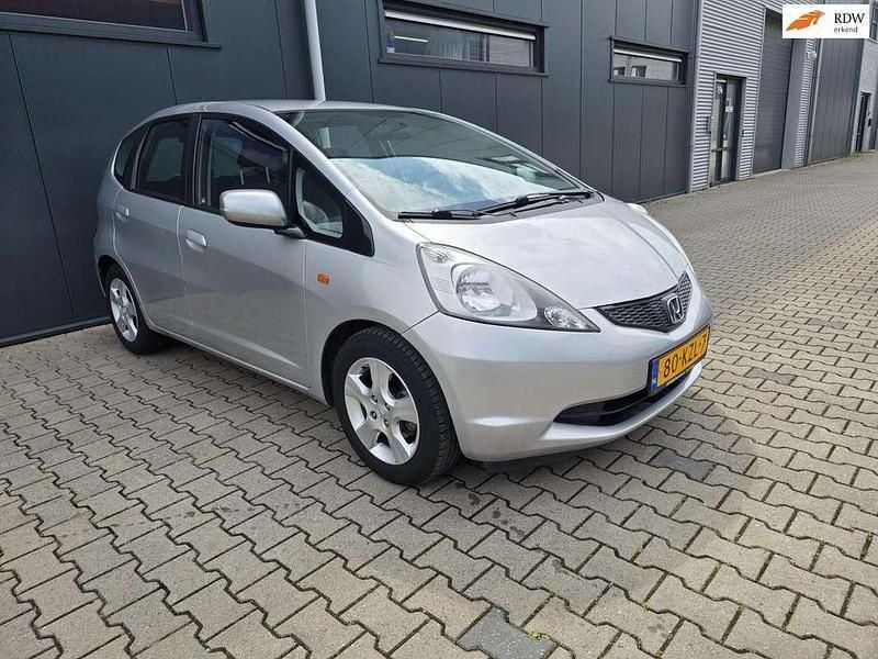 Grijs, metallic lak Gebruikt 2010 Honda Jazz Trend Hatchback | € 5.499 (Eerlijke prijs) - Afbeelding 1/4