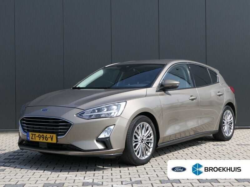 Grijs Gebruikt 2019 Ford Focus Titanium Hatchback | € 16.440 (Eerlijke prijs) - Afbeelding 1/4