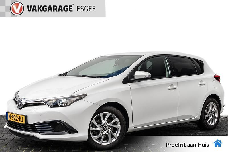 Wit Gebruikt 2018 Toyota Auris Hatchback | € 14.740 - Afbeelding 1/4