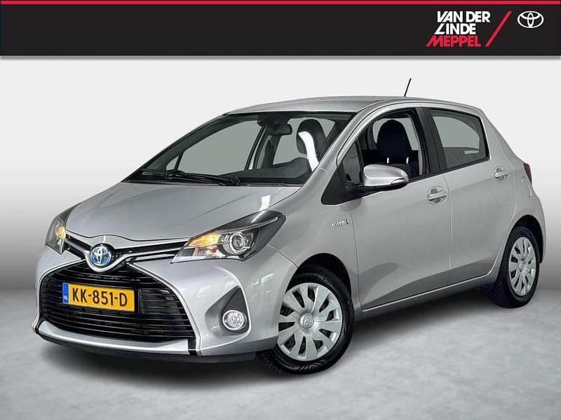 Grijs, metallic lak Gebruikt 2015 Toyota Yaris Hybrid Hatchback | € 12.950 (Eerlijke prijs) - Afbeelding 1/4