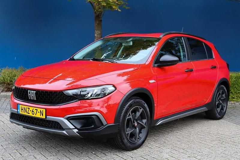 Rood Gebruikt 2021 Fiat Tipo Cross Hatchback | € 15.450 (Eerlijke prijs) - Afbeelding 1/4