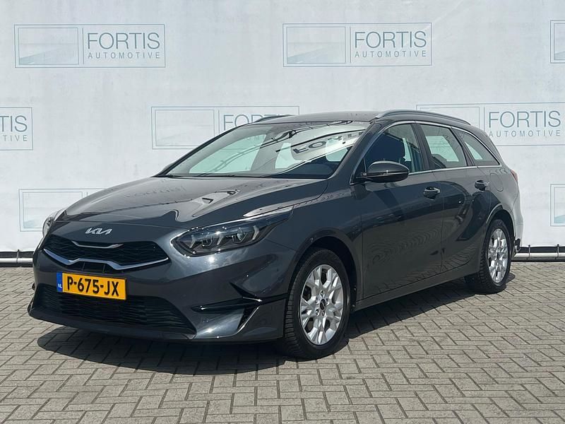 Grijs Gebruikt 2022 Kia Ceed Stationwagen | € 19.900 (Eerlijke prijs) - Afbeelding 1/4