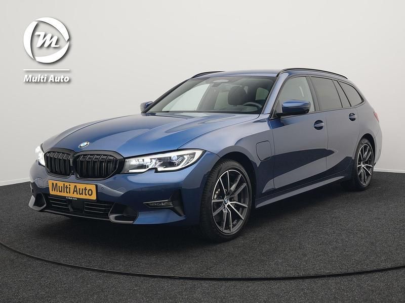 Blauw Gebruikt 2020 BMW 330e Sport Line Stationwagen | € 30.240 (Eerlijke prijs) - Afbeelding 1/4
