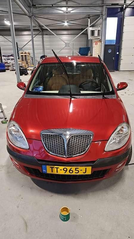 Rood Gebruikt 2004 Lancia Ypsilon Hatchback | € 1.500 - Afbeelding 1/4