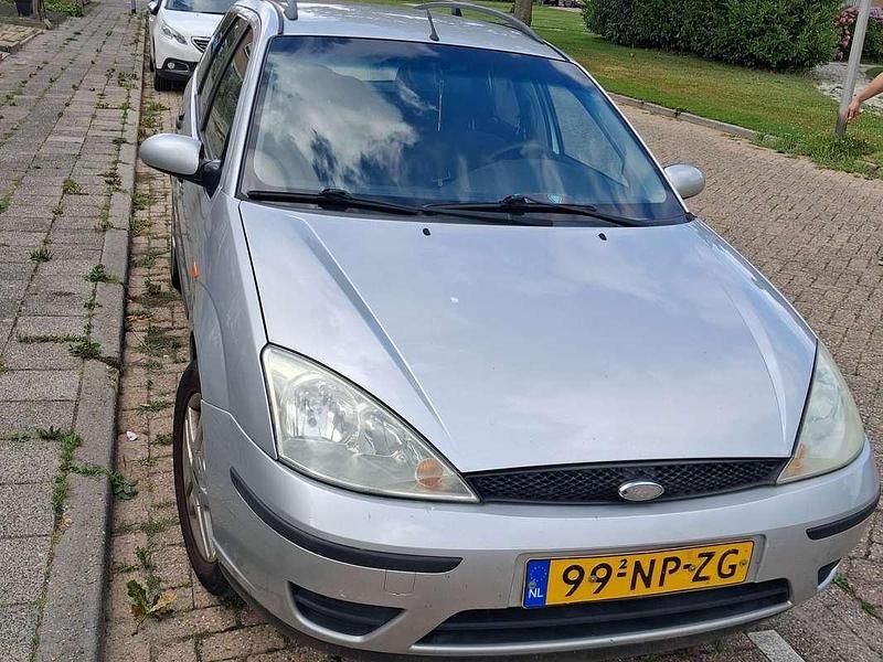 Grijs Gebruikt 2004 Ford Focus Stationwagen | € 1.500 (Eerlijke prijs) - Afbeelding 1/3