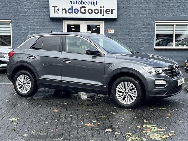 Grijs Gebruikt 2021 VW T-Roc Style SUV | € 22.450 (Eerlijke prijs) - Afbeelding 1/4