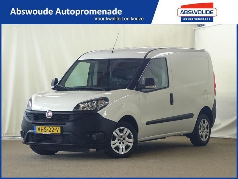 Wit Gebruikt 2020 Fiat Doblò MPV | € 11.321 (Eerlijke prijs) - Afbeelding 1/4