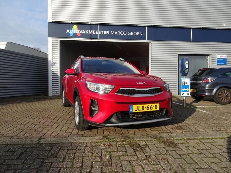 Rood Occasion 2022 Kia Stonic SUV | € 16.850 (Goede deal) - Afbeelding 1/4
