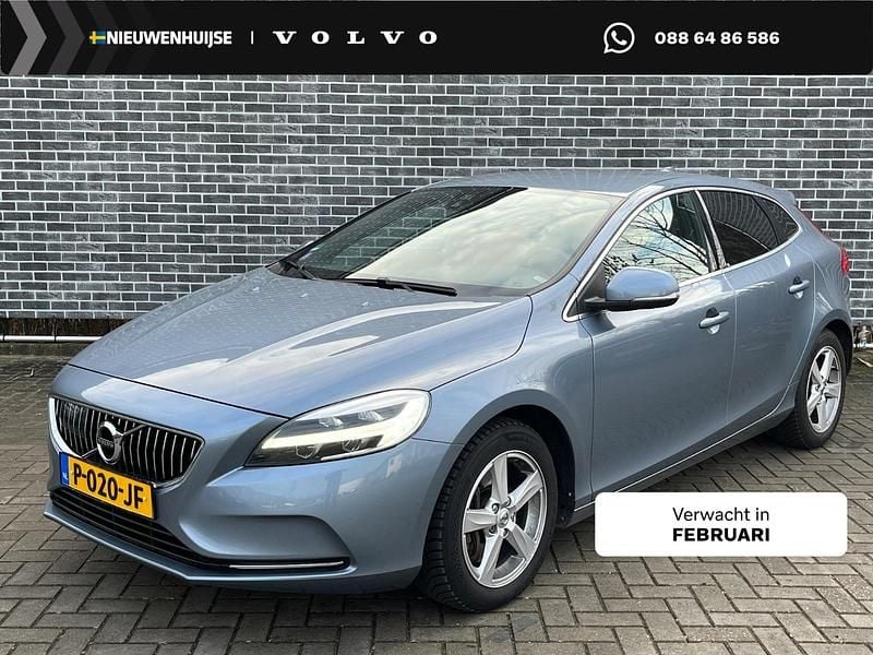 Blauw Occasion 2022 Volvo V40 Hatchback | € 16.894 (Super prijs) - Afbeelding 1/4